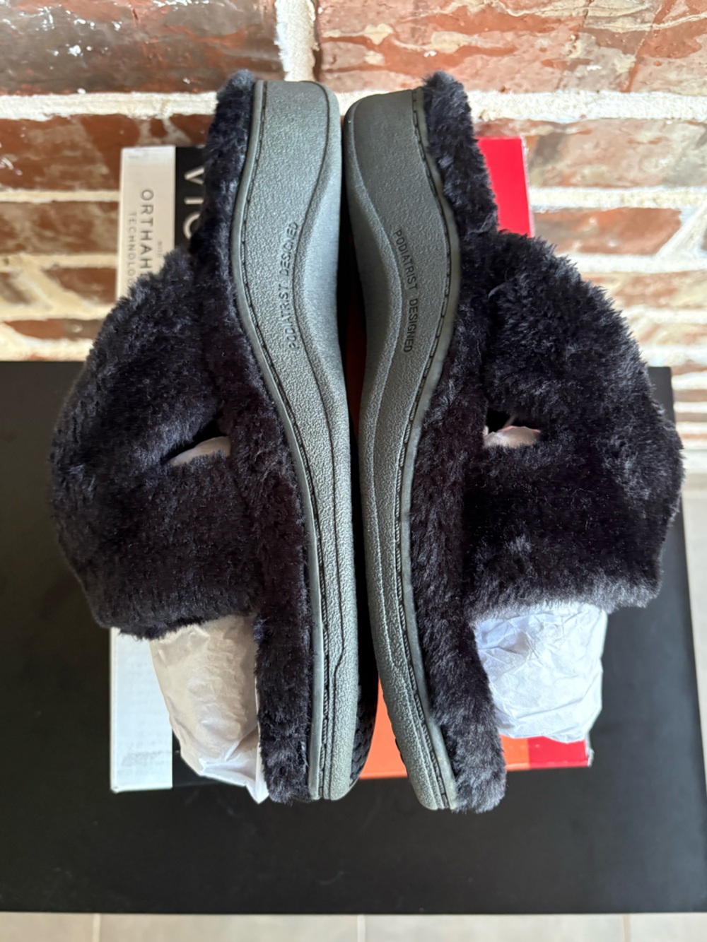 Vionic RelaxLux Black Faux Fur Jeweled Strap Slip-on Slippers Size 7 NWB - Picture 12 of 16